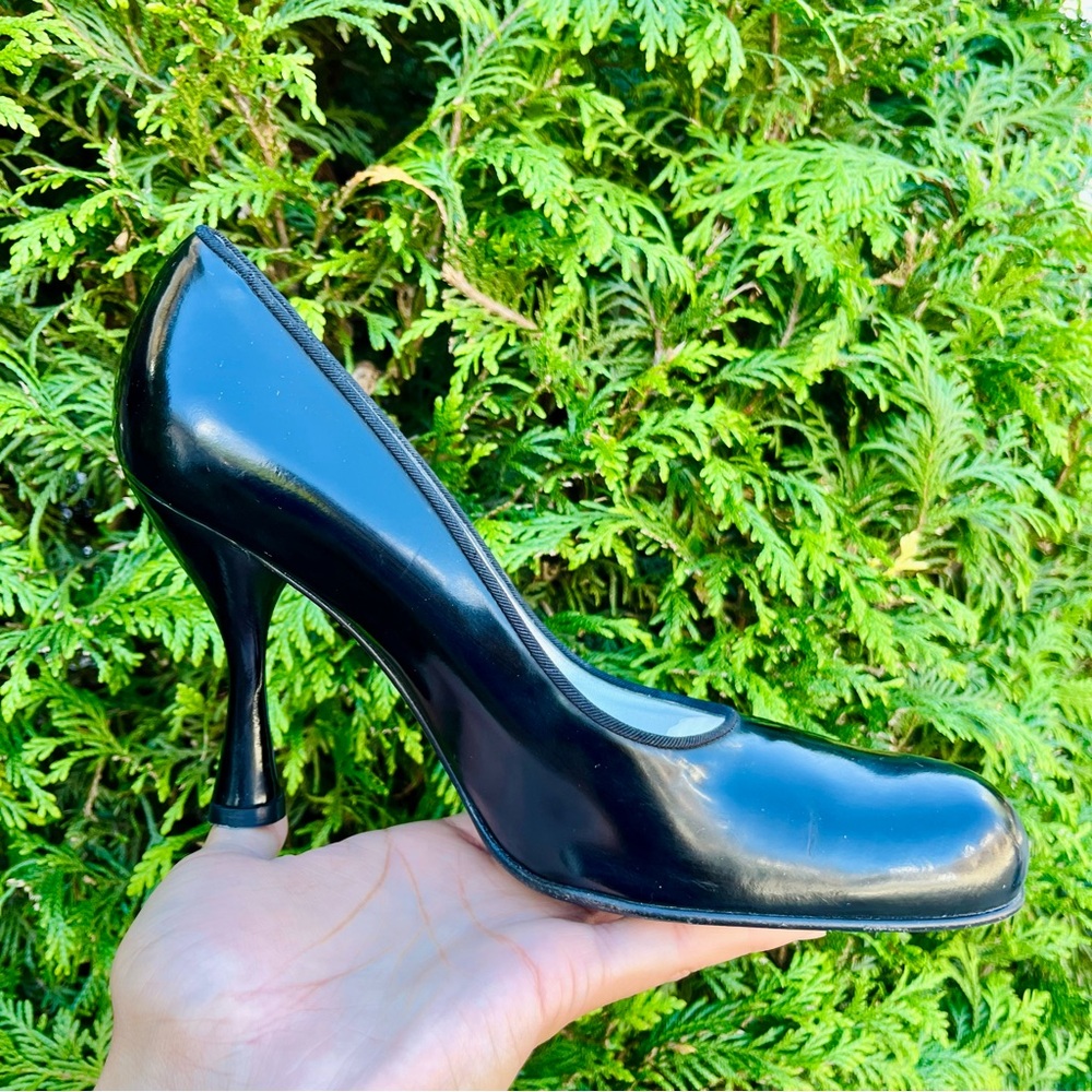 New! Dolce & Gabbana Black Patent Round Toe Spool Heel Classic Pumps - Picture 3 of 9